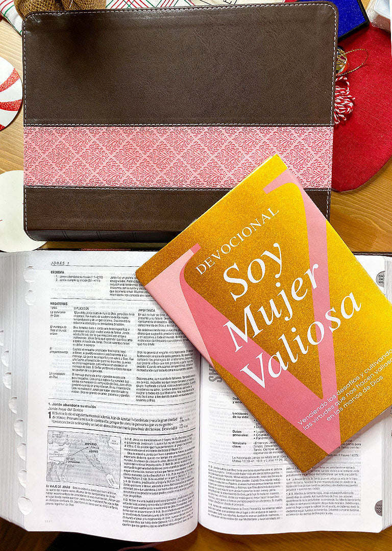 Combo Biblia Mujer Valiosa :: Biblia de Estudio Diario Vivir NTV